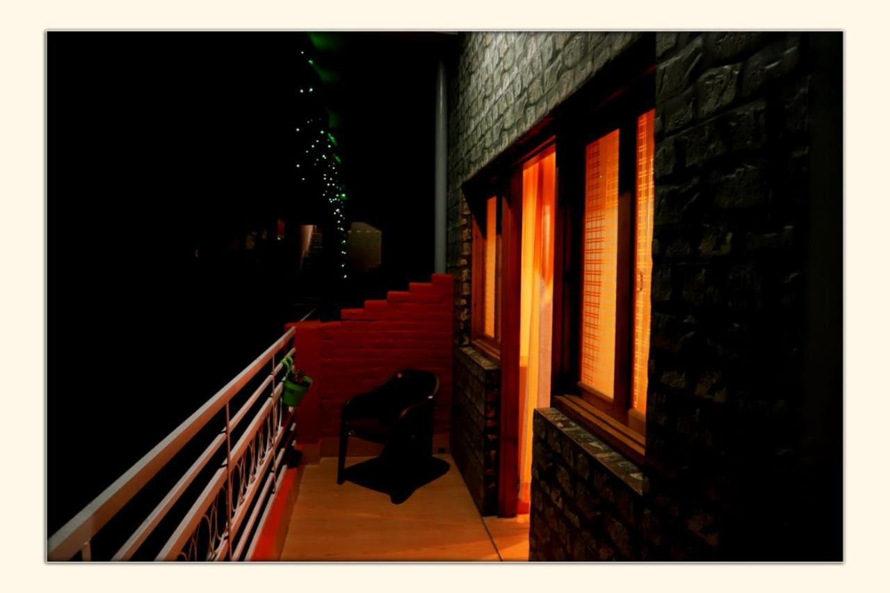 Готель The Ranikhet Continental Екстер'єр фото