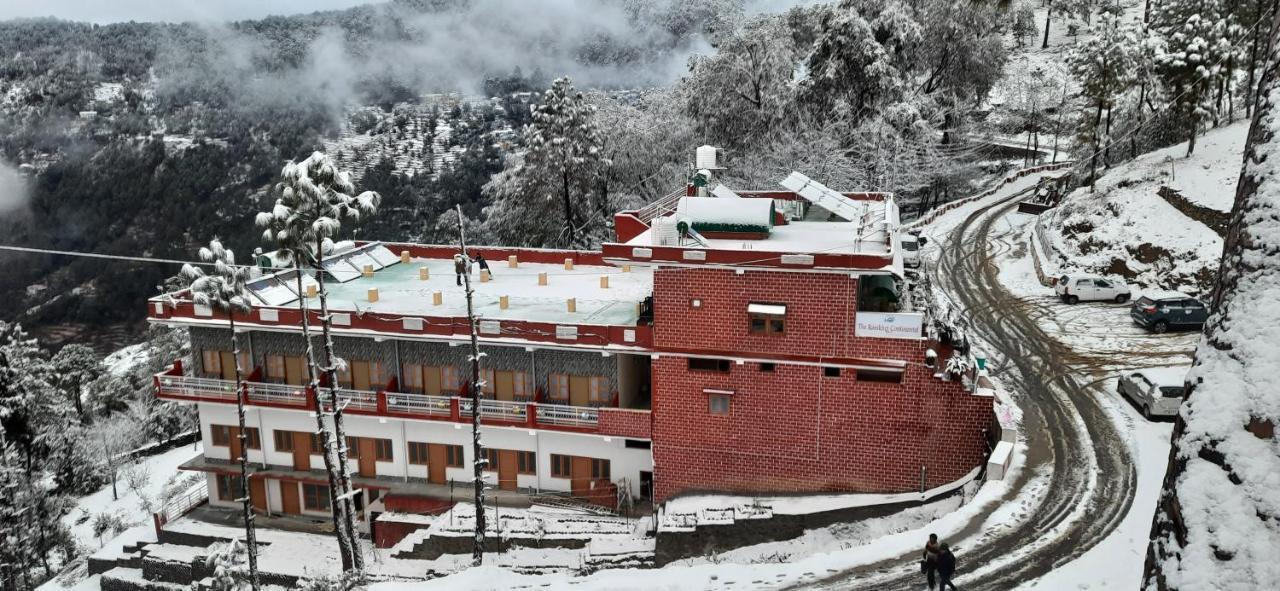 Готель The Ranikhet Continental Екстер'єр фото
