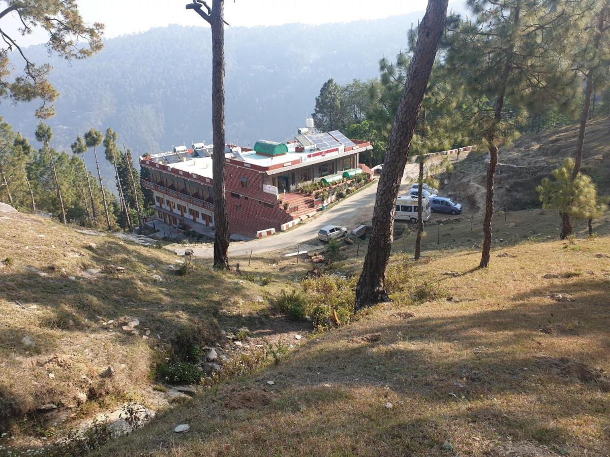Готель The Ranikhet Continental Екстер'єр фото