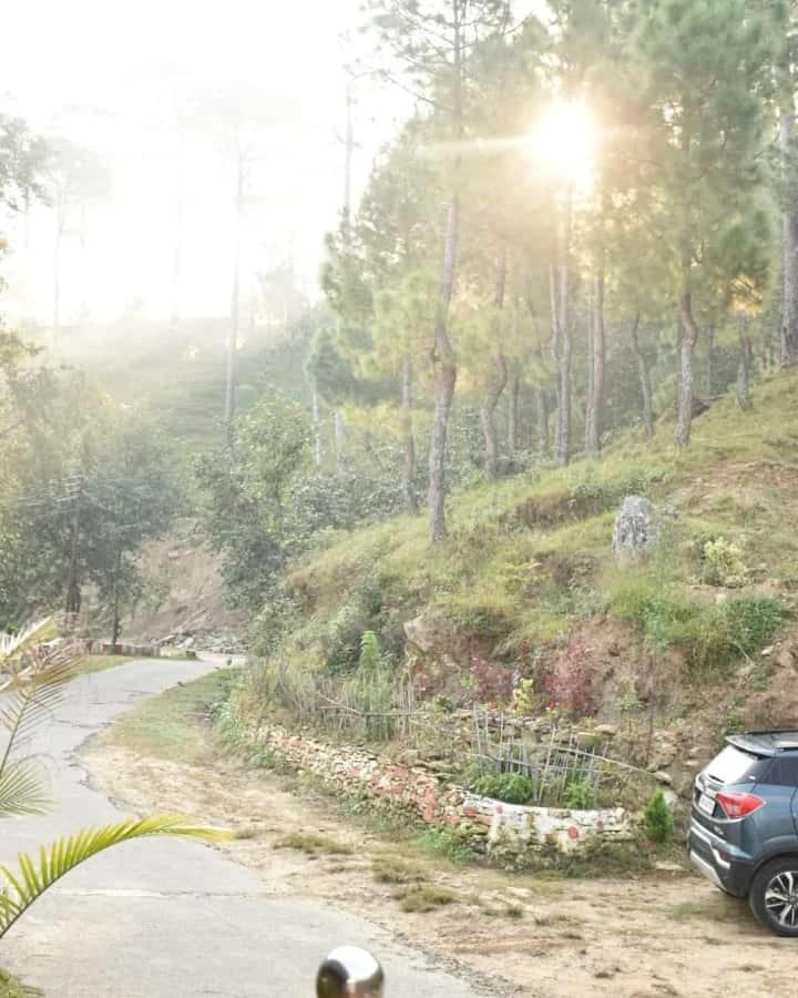 Готель The Ranikhet Continental Екстер'єр фото