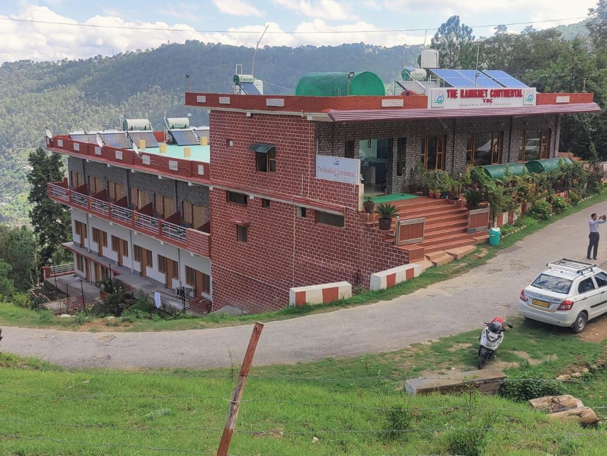 Готель The Ranikhet Continental Екстер'єр фото